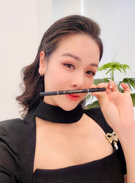 Chì kẻ mày siêu mảnh Laura Sunshine Auto Design Eyebrow Pencil Màu Nâu Đen