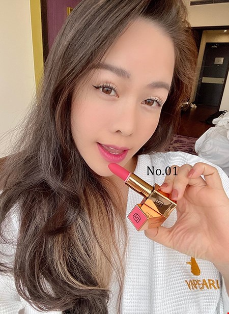 Son Laura Sunshine Golden Velvet Lipstick No.01 4g - Hồng Đào